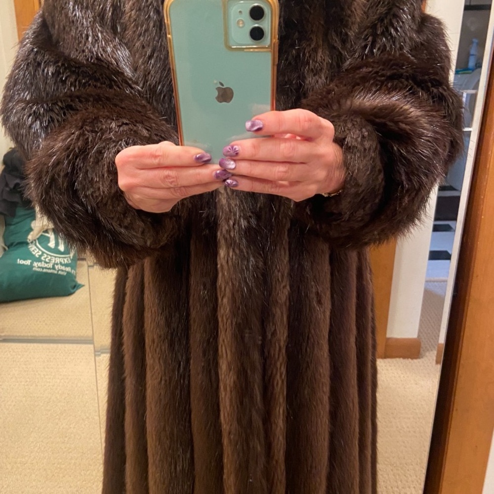 Vintage Full Length Beaver Fur Coat Color Ebony Size Small in perfect condition! - Picture 2 of 15